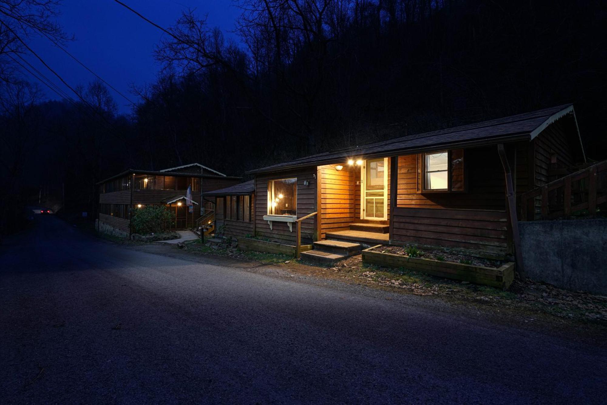 River Front Resort Элкинс Экстерьер фото