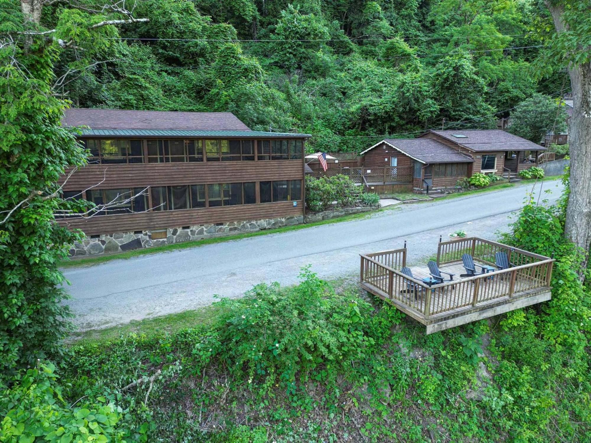River Front Resort Элкинс Экстерьер фото